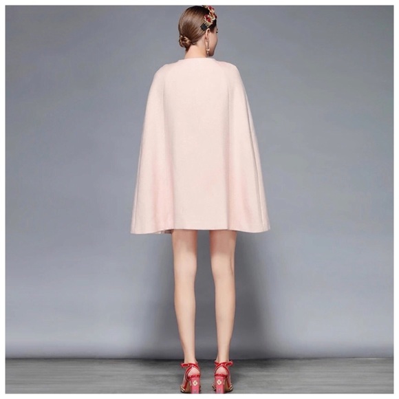 🆕 The Chalina Light Pink Dress & Cape Set - Picture 2 of 7